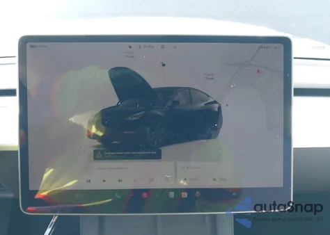 2025 Tesla Model Y Long Range Dual Motor All-Wheel Drive z USA, uszkodzony, nr VIN 7SAYGDED9SF278016